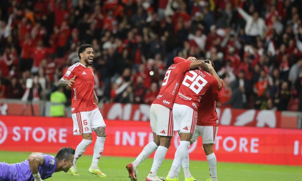 to Alegre. O argentino Bernabei abriu o placar no primeiro tempo e Alerrandro am
