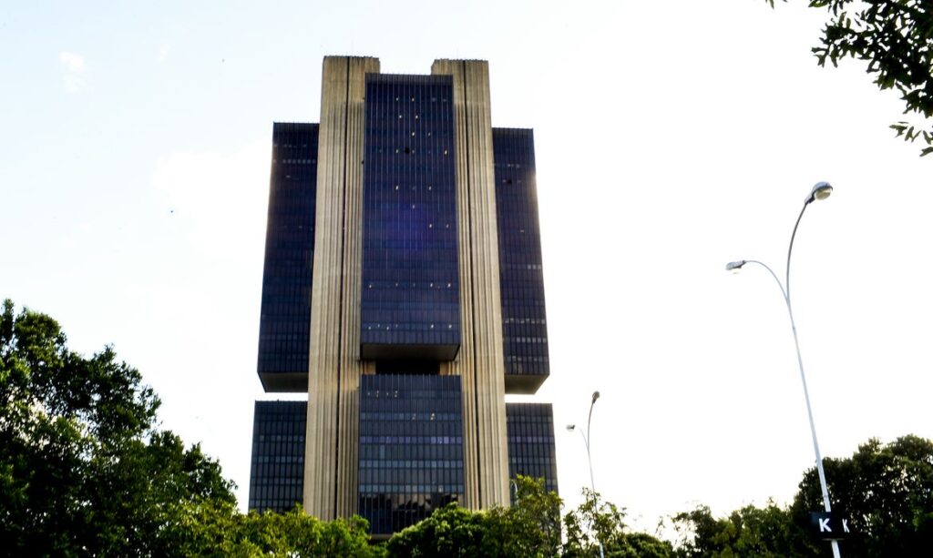 período mais prolongado levaram o Comitê de Política Monetária (Copom) do Banco
