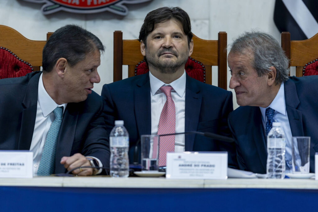 Tarcísio de Freitas oficializa André do Prado como candidato ao Senado e intensifica críticas a Haddad