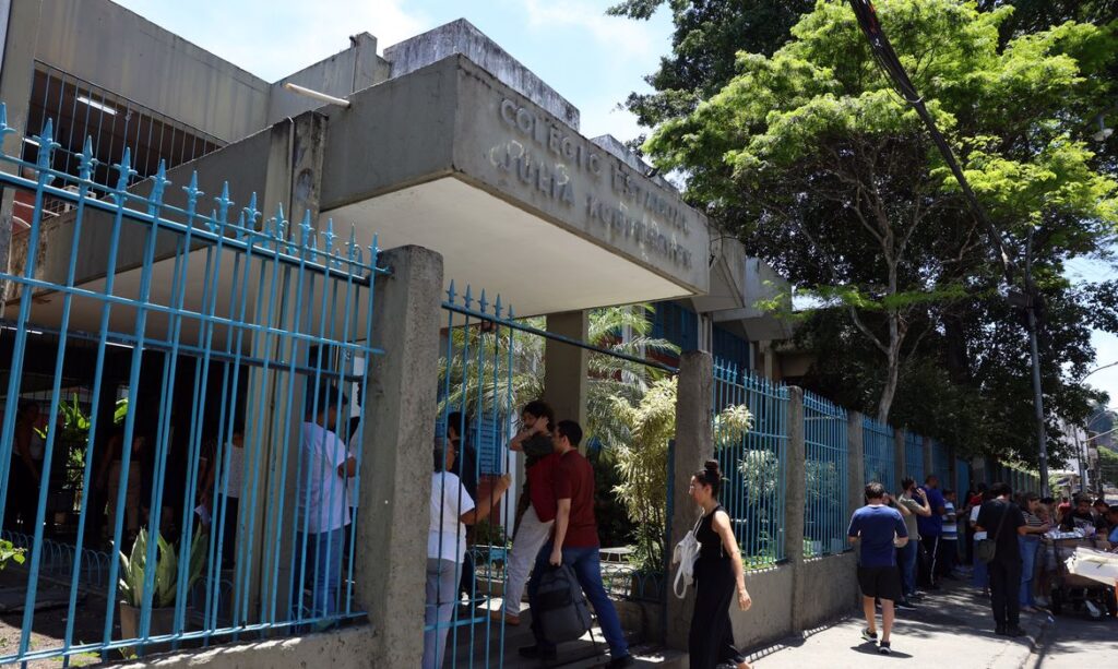 prazo indeterminado. No entanto, até 31 de maio, as redes municipais, estaduais