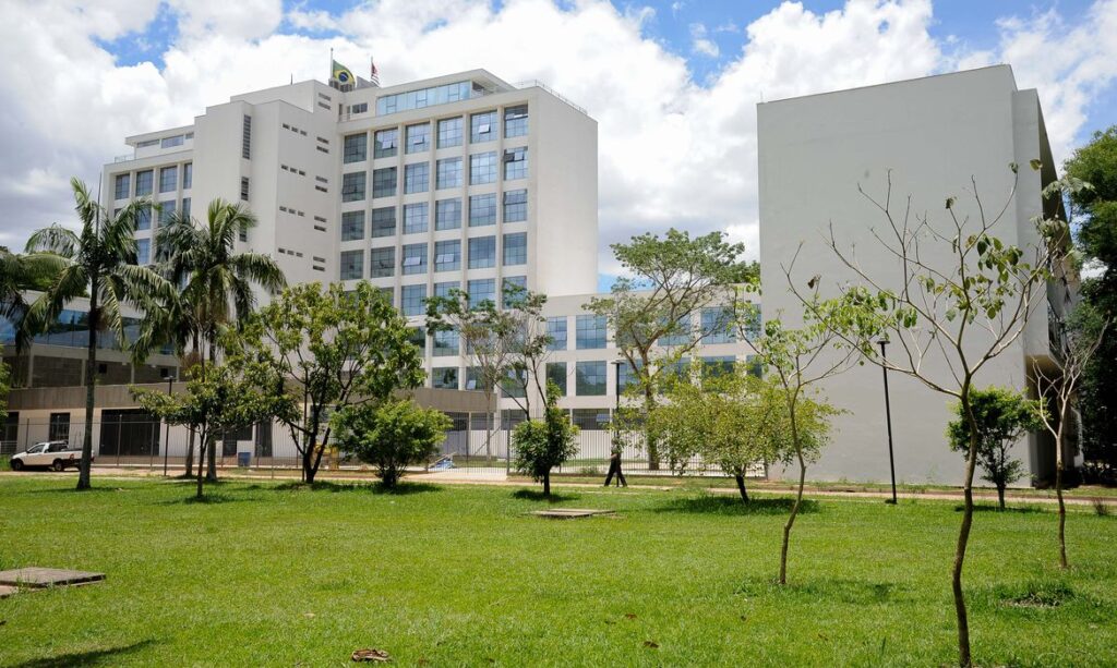 que não haveria para as outras questões também?”, questiona. De acordo com os es
