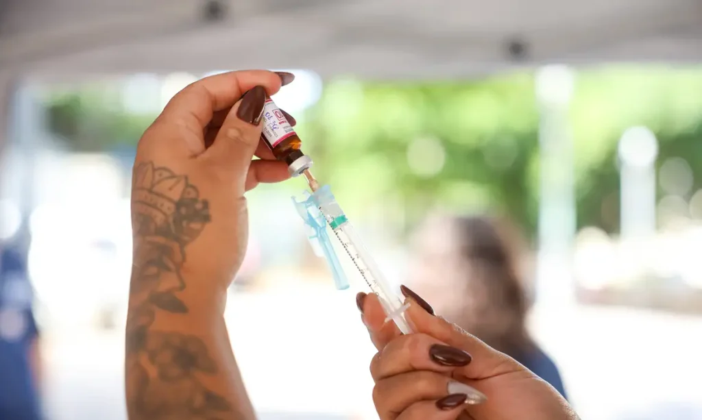 causa do aumento das infecções pelo vírus sincicial respiratório - VSR . O vírus