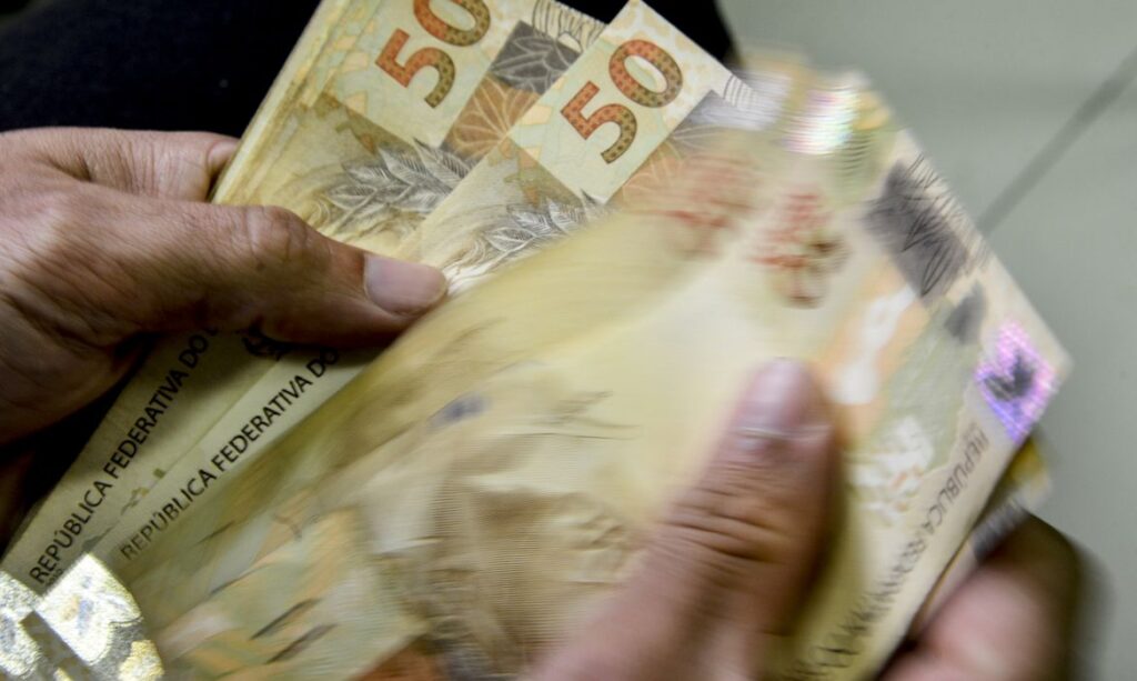 te poderia ser novo Bolsa Família, diz estudo. Caixa e BB liberam abono salarial