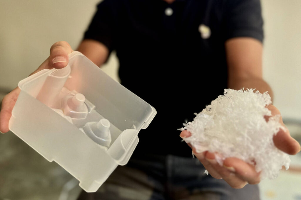 Startup brasileira inova na reciclagem de plástico industrial com redução drástica de água