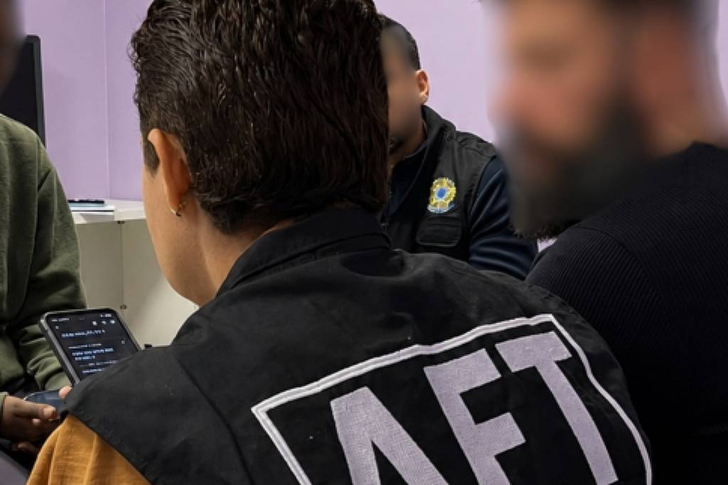 Escravidão moderna em condomínio de Florianópolis é denunciada por etíope em fuga.
