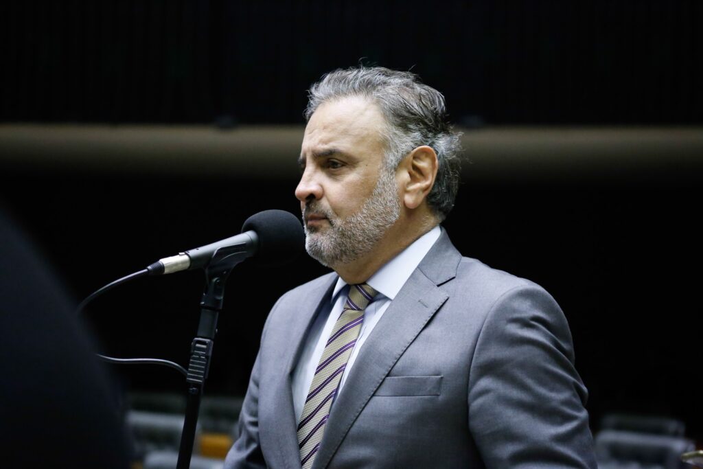 tante para o “processo de reconstrução e de reposicionamento do partido”. Segund