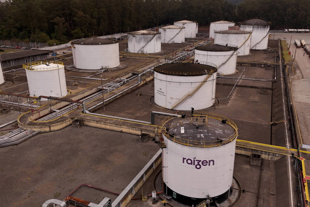 Raízen renegocia R$ 64,7 bilhões em dívidas com apoio da Shell e Cosan para evitar recuperação