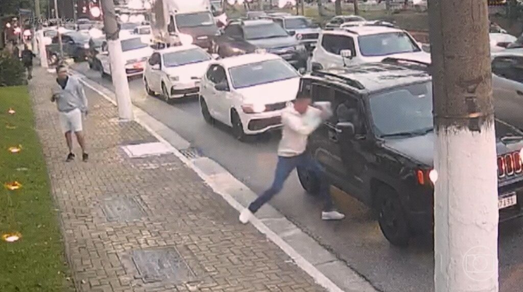 uma quadrilha especializada em furtos por "quebra-vidro". O imóvel servia como c