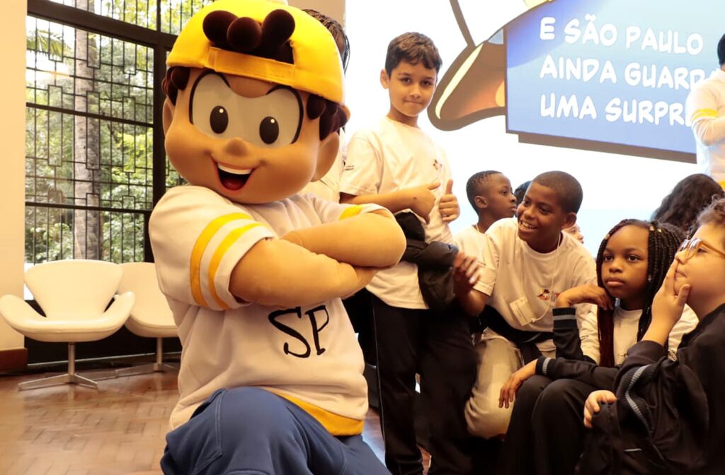 parques, praças, bibliotecas e centros culturais da capital. A programação inclu