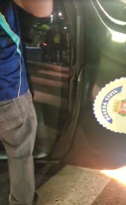 Viatura da Guarda Civil Metropolitana capota em colisão na movimentada Avenida Rebouças