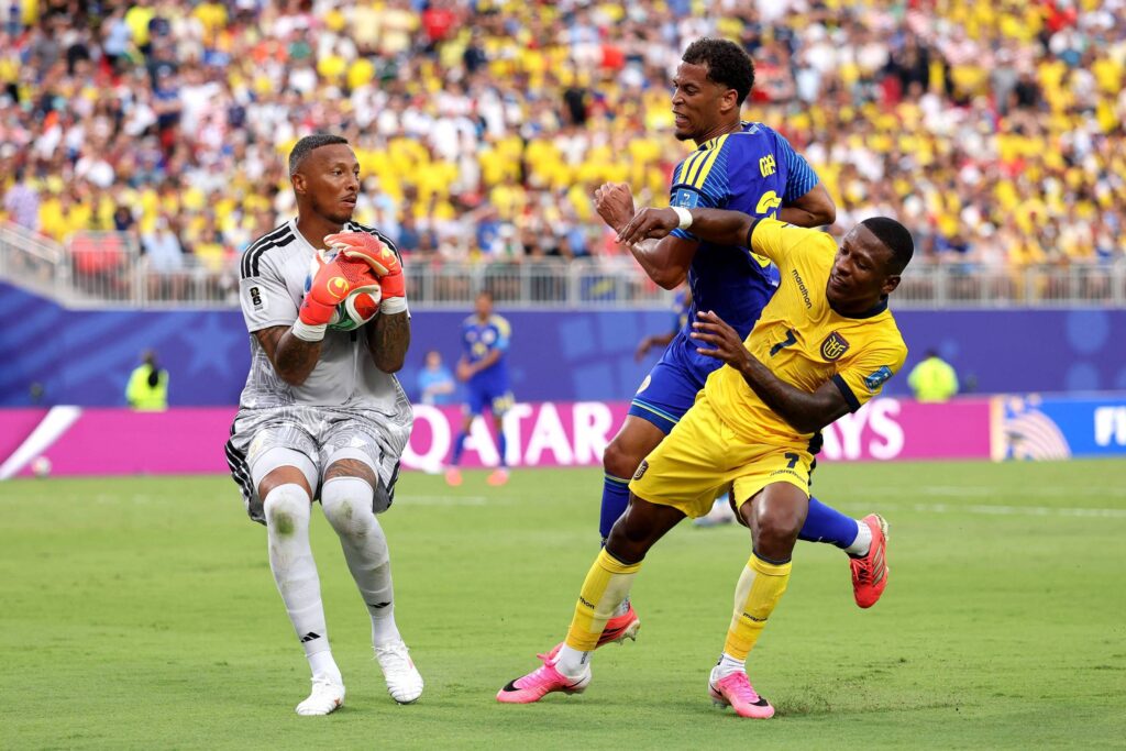 Eloy Room brilha na Copa do Mundo e garante ponto inédito para Curaçao