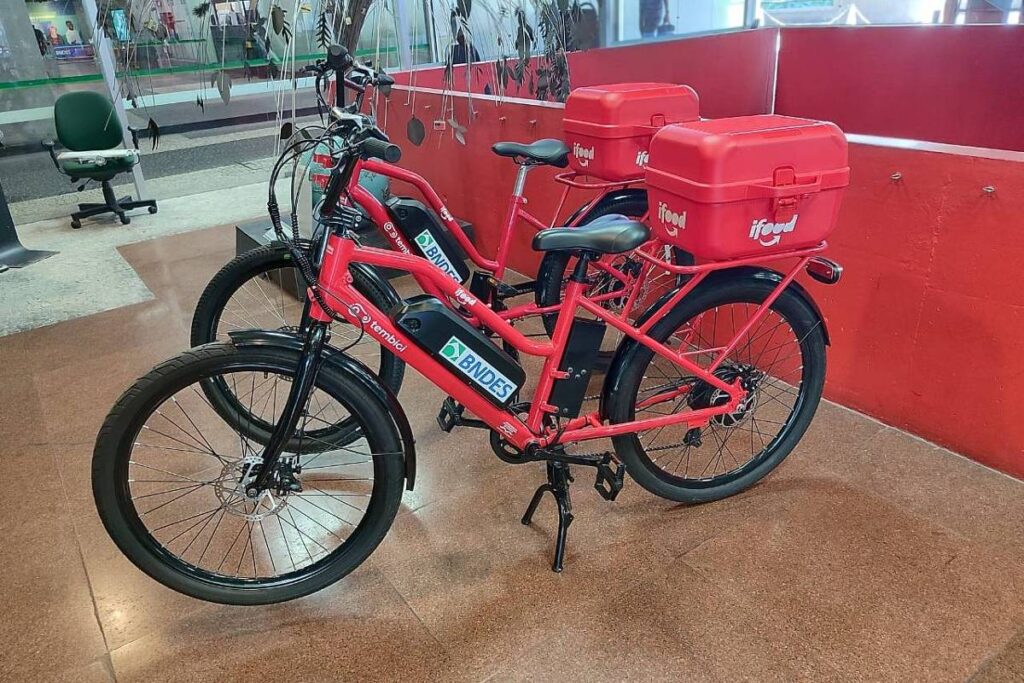 BNDES destina R$ 340 milhões para baratear aluguel de bicicletas elétricas a entregadores