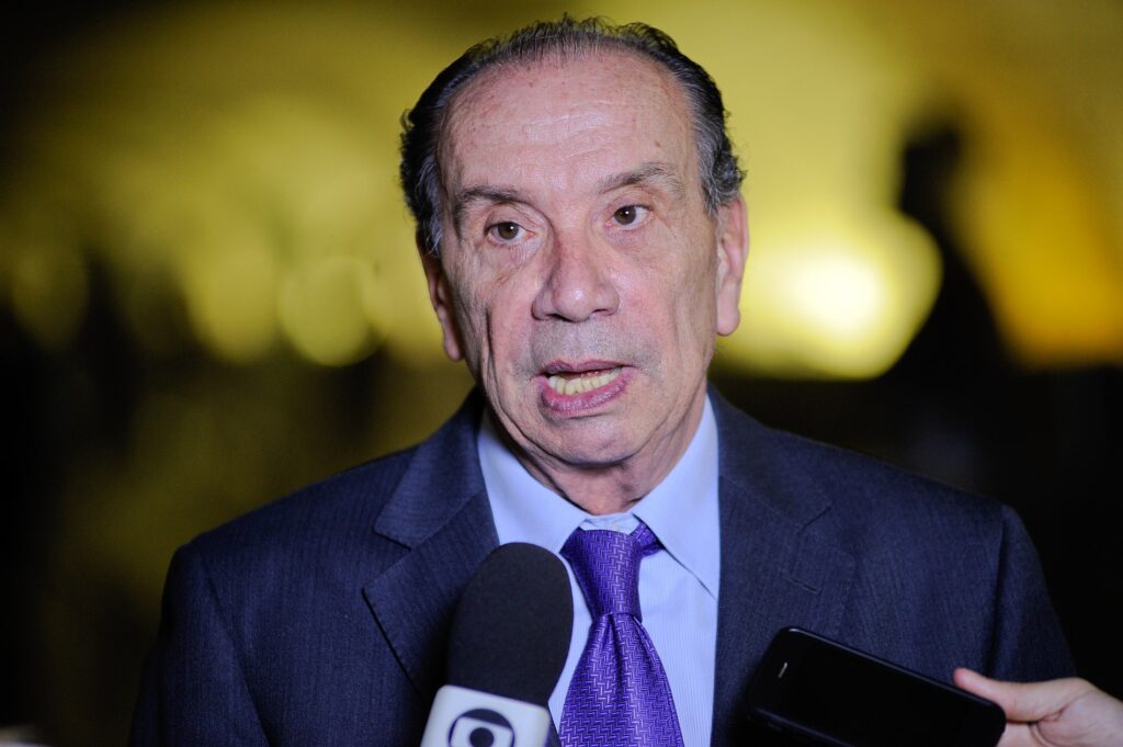 27 anos. O descontentamento com o PSDB, entretanto, era antigo. Ele já acumulava