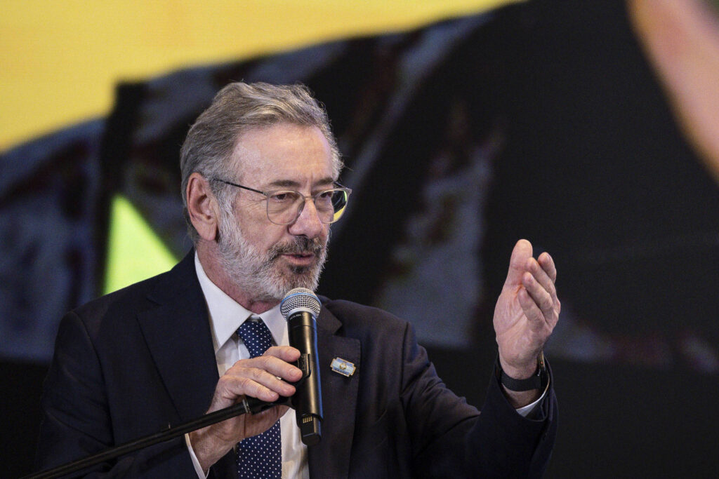 Governo mantém diálogo semanal com EUA para tentar barrar sobretaxa de 25% a produtos brasileiros