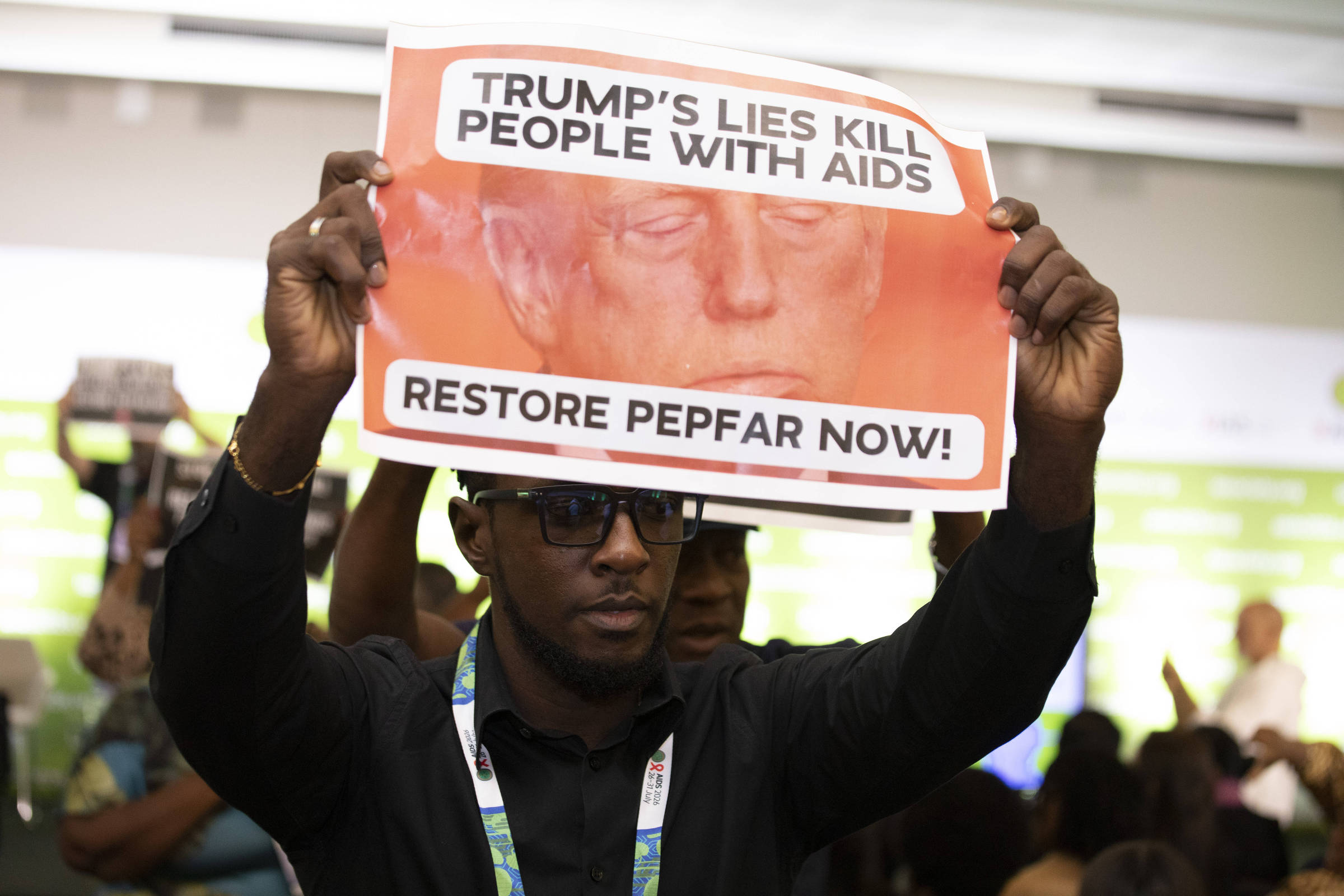 Ativistas denunciam impacto de política dos EUA em conferência de Aids no Rio