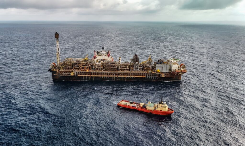 Brasil bate recorde ao elevar em 14% a extração de petróleo e gás no segundo trimestre de 2026