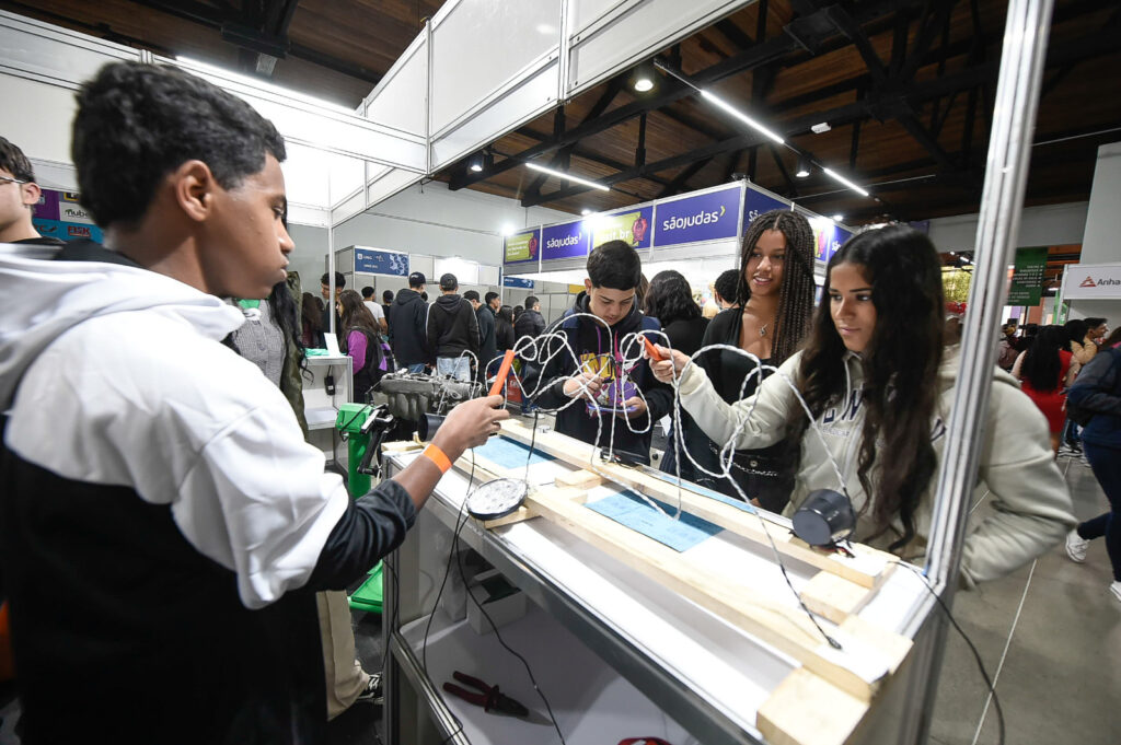 Feira do Estudante Guarulhos: evento impulsiona futuro profissional de jovens