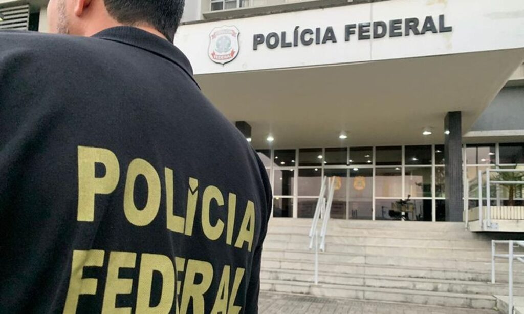 desviar recursos públicos destinados à Universidade Federal Fluminense (UFF) , c