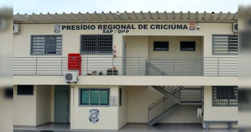 Foragido se entrega à polícia em Criciúma após perder ônibus