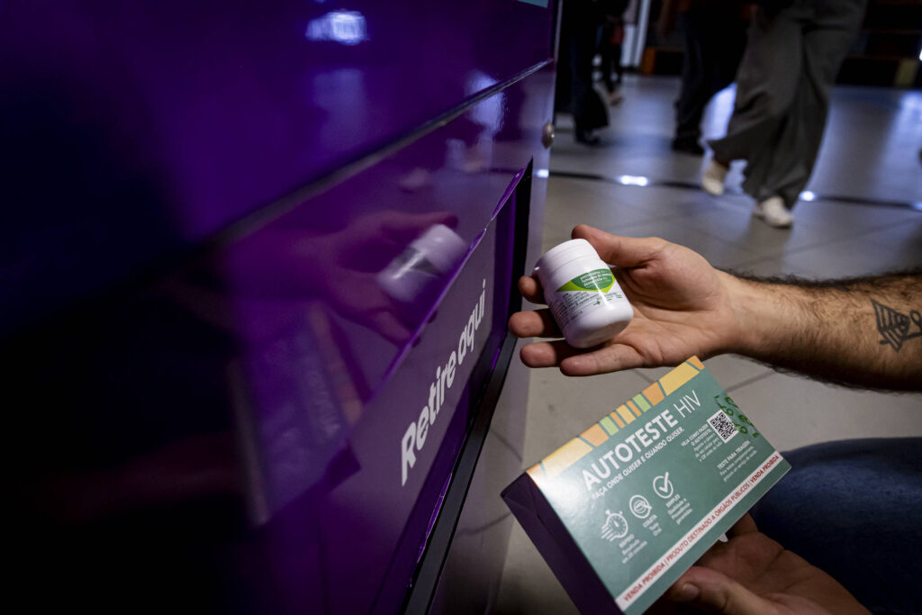 Produção nacional de medicamento essencial para HIV fortalece o SUS