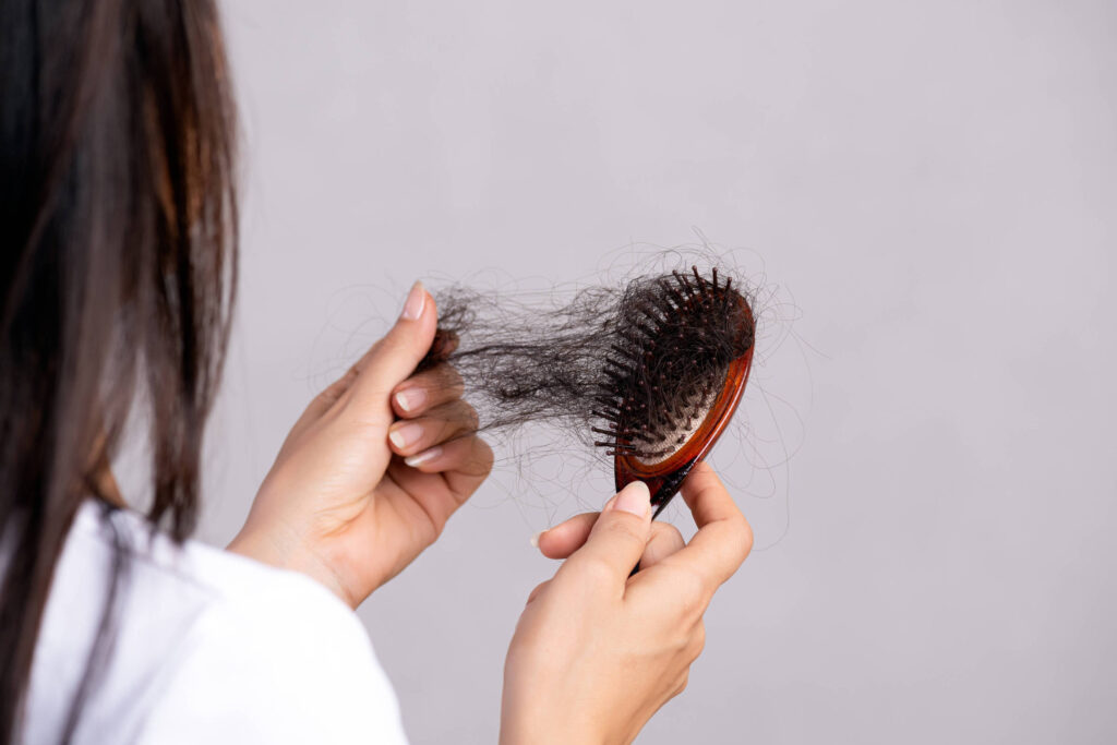 Queda de cabelo no inverno: a conexão inesperada com infecções respiratórias