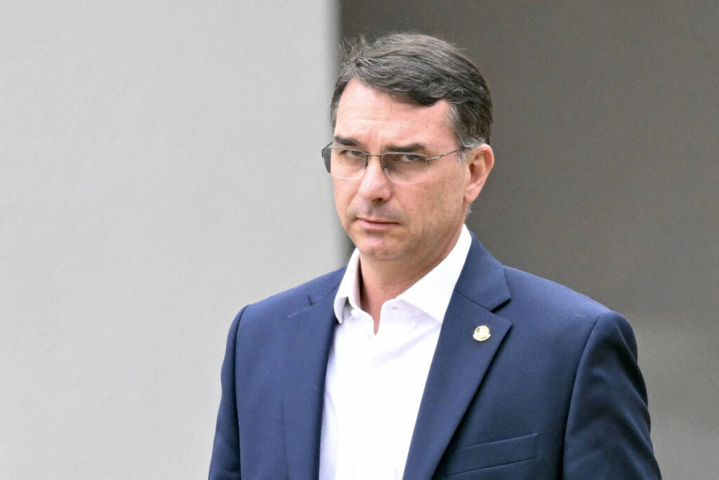 Moraes mantém data para depoimento de Flávio Bolsonaro em caso de calúnia contra Lula