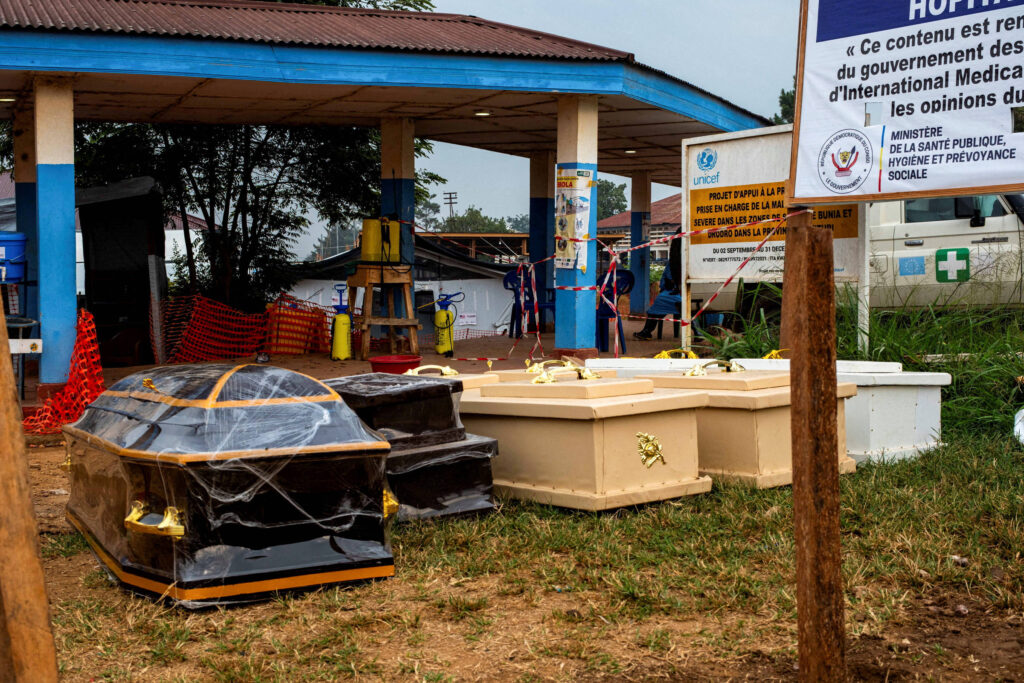 Movimentação de corpos de vítimas de ebola no Congo gera alerta da ONU sobre disseminação do vírus