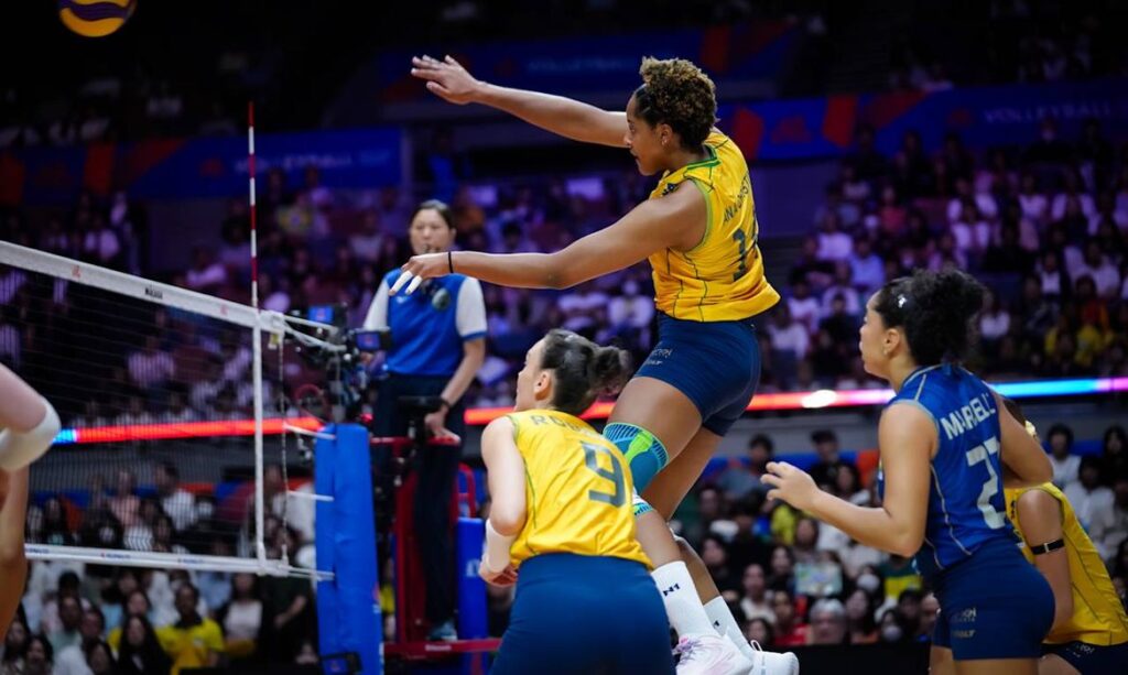 Seleção feminina de vôlei do Brasil encara Japão em busca de vaga nas semifinais da Liga das Nações