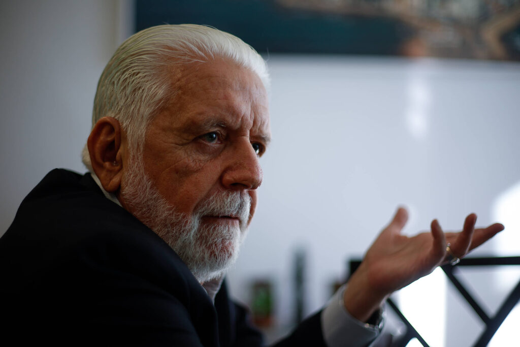 Polícia Federal intima Jaques Wagner para depor em inquérito do caso Master