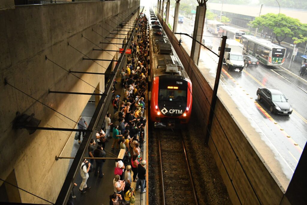 Falha na Linha 12-Safira marca segundo dia de operação da nova concessionária em São Paulo