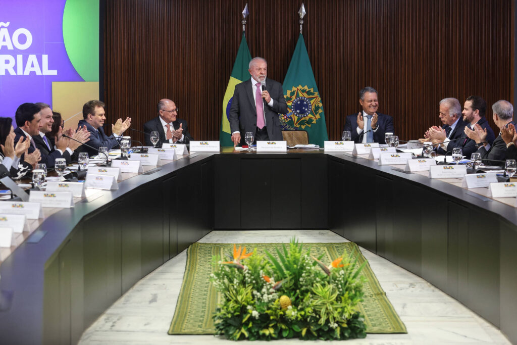 Tensão eleitoral alivia: governo Lula flexibiliza restrições e EBC republica material jornalístico