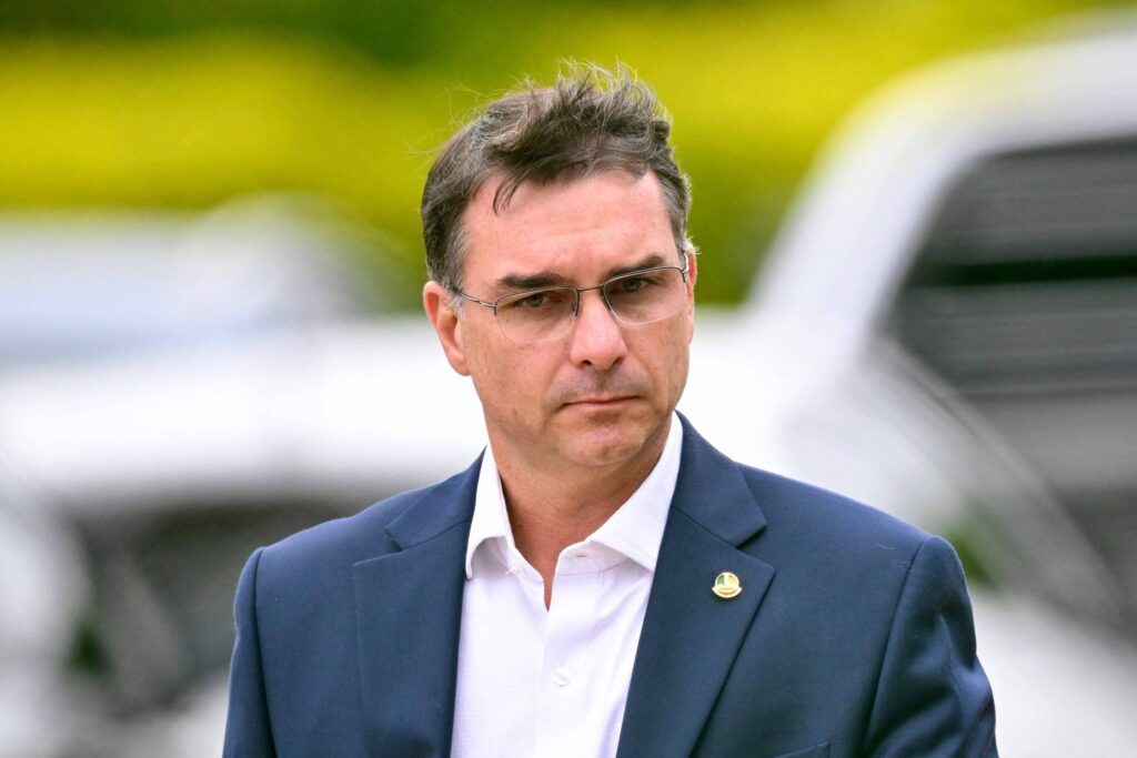 Convenções partidárias: Flávio Bolsonaro inicia temporada fragilizado por série de erros