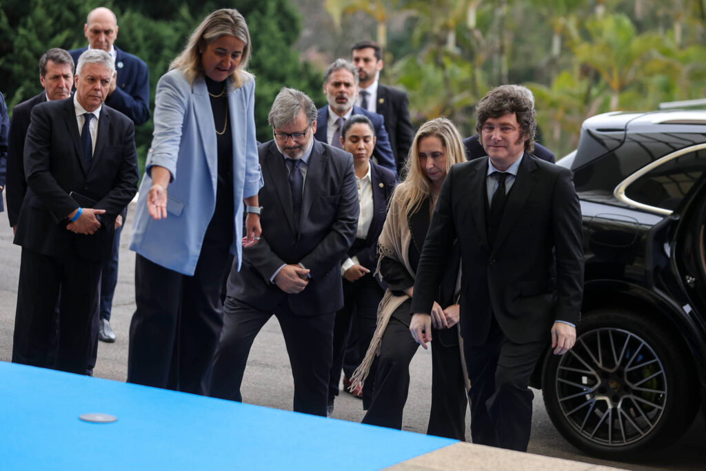 Javier Milei recebe a mais alta honraria de São Paulo em visita política