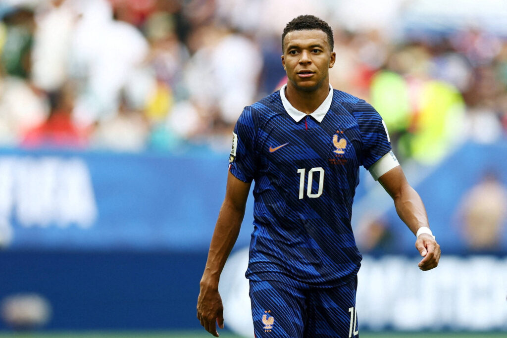 Kylian Mbappé publica carta emocionante e agradece apoio da torcida francesa após Copa