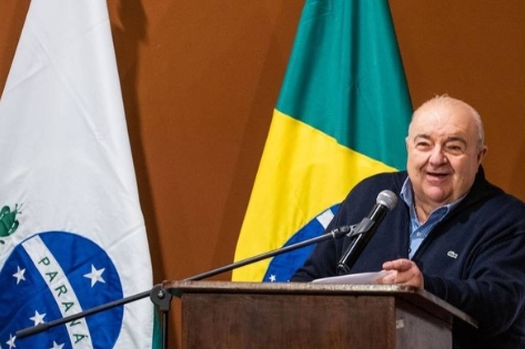 Rafael Greca desiste de candidatura ao governo do Paraná e se alia ao grupo de Ratinho Junior