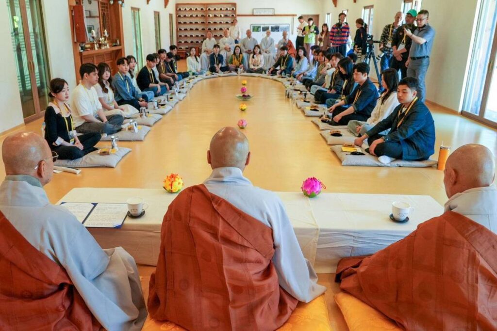 Templo milenar na Coreia do Sul promove retiros para combater crise de natalidade