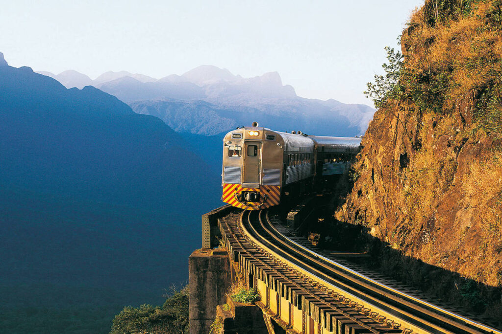 Trem da Serra do Mar projeta novo recorde e impulsiona turismo no Paraná