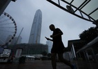 Tufão Noul causa evacuação em massa e caos aéreo no sul da China e Hong Kong