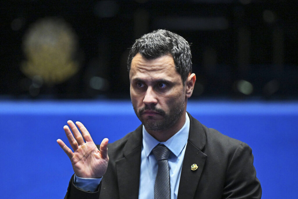 A saga de Cleitinho Azevedo e o 'curto-circuito' na direita mineira pela candidatura ao governo
