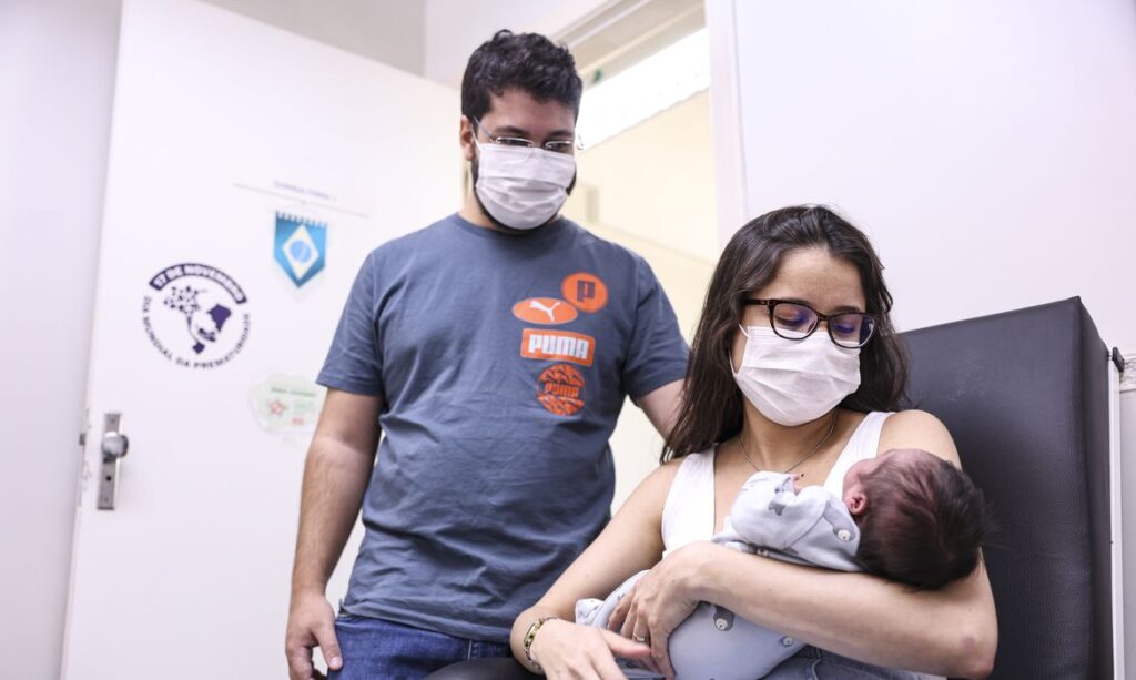 Agosto Dourado começa com foco na amamentação e desafios enfrentados por mães