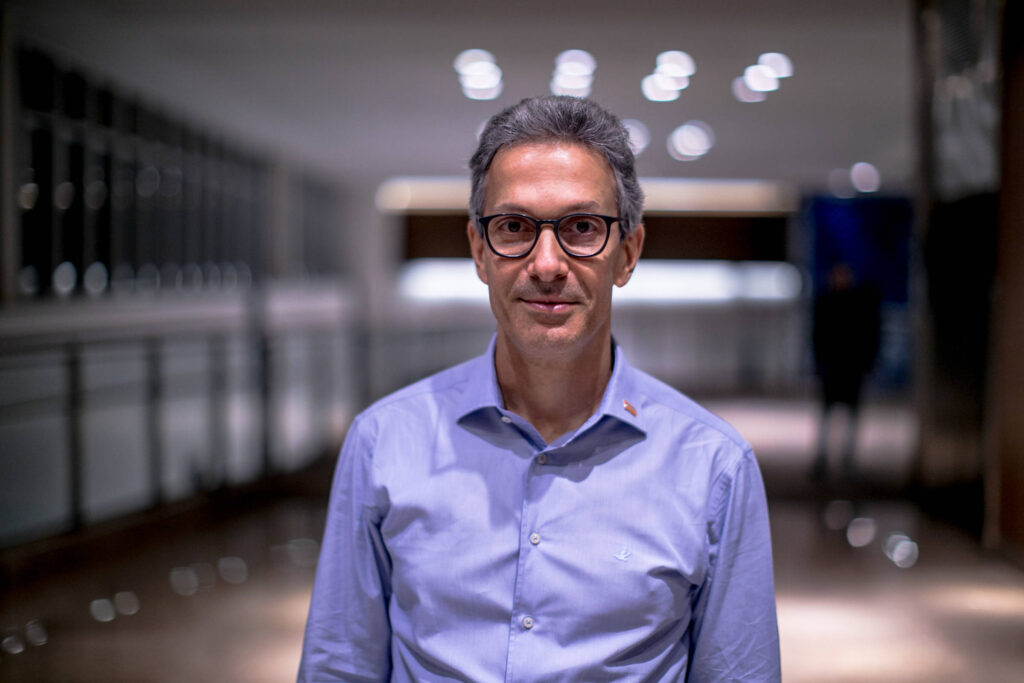 Ausência de Zema remodela o primeiro debate presidencial da Band