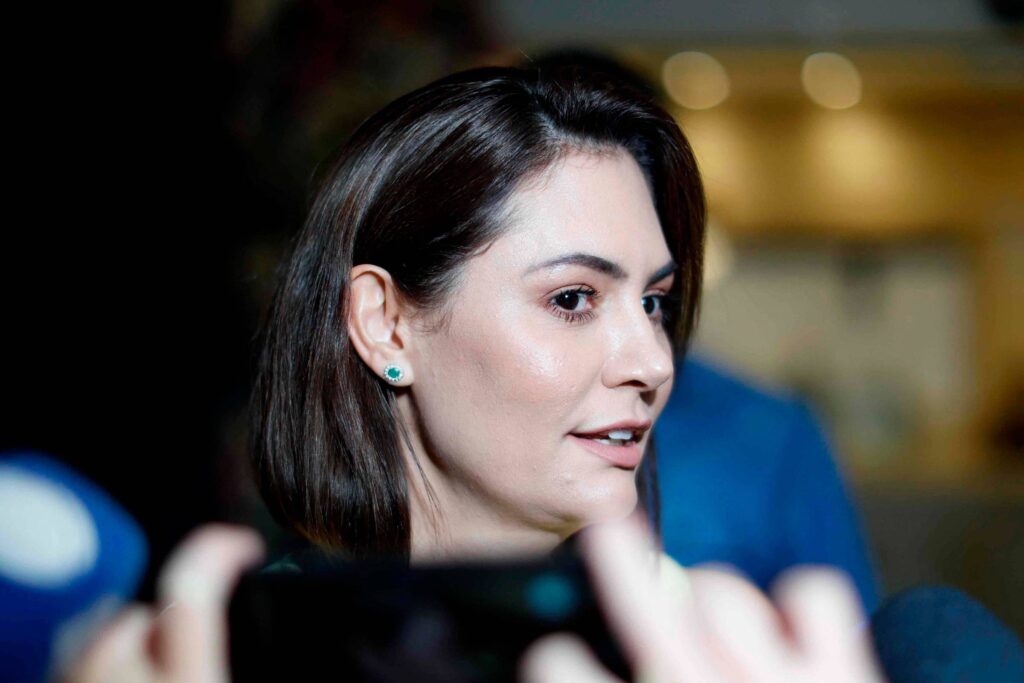 Bloqueio anestésico de nervos cranianos: entenda o procedimento realizado por Michelle Bolsonaro