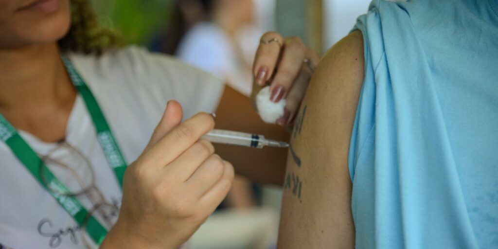 Brasil mobiliza postos neste sábado para atualizar vacinação de crianças e adolescentes