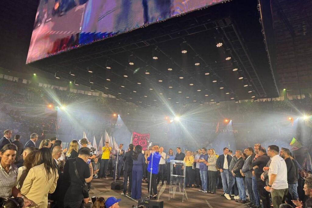 Convenção em São Paulo oficializa Tarcísio de Freitas para reeleição com Flávio Bolsonaro