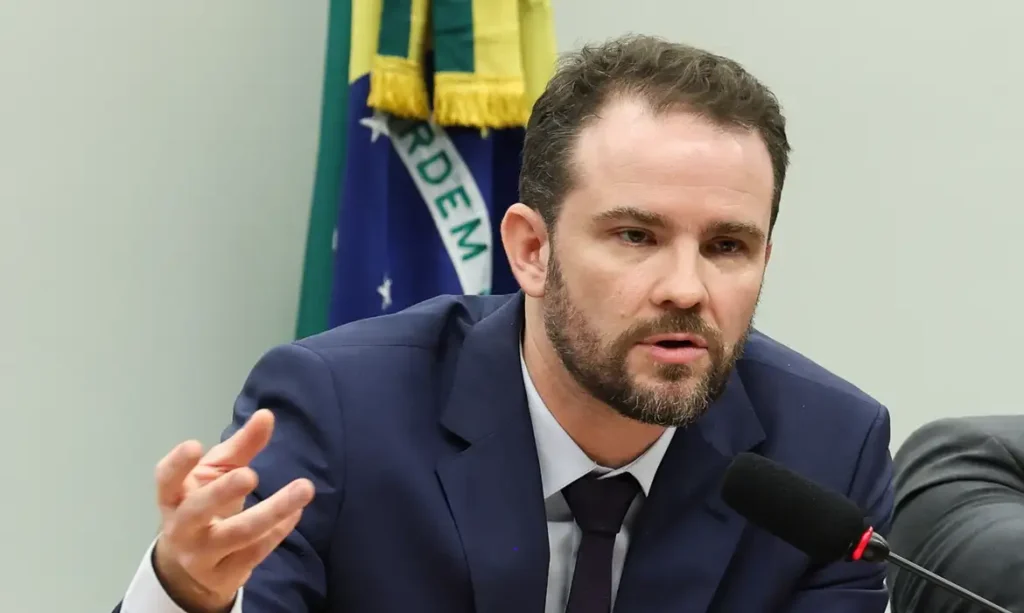 Dario Durigan aponta juros altos, e não gastos públicos, como causa da alta na dívida