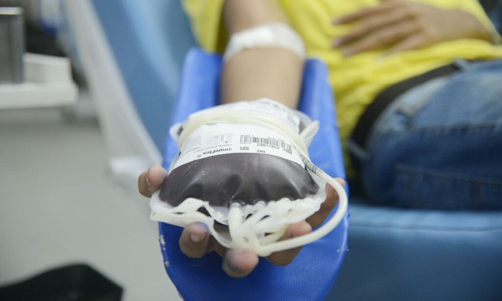 Doação de sangue tem novas regras e reduz tempo de espera para tatuados e quem fez procedimentos