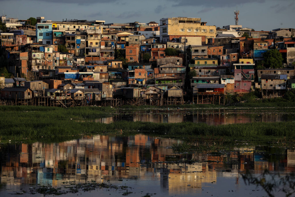 Edital da Habitat Brasil oferece R$ 40 mil para reportagens sobre moradia e crise climática