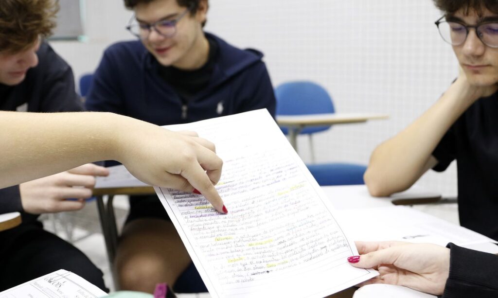 Encceja 2026: Inep divulga cartilha de redação para orientar candidatos