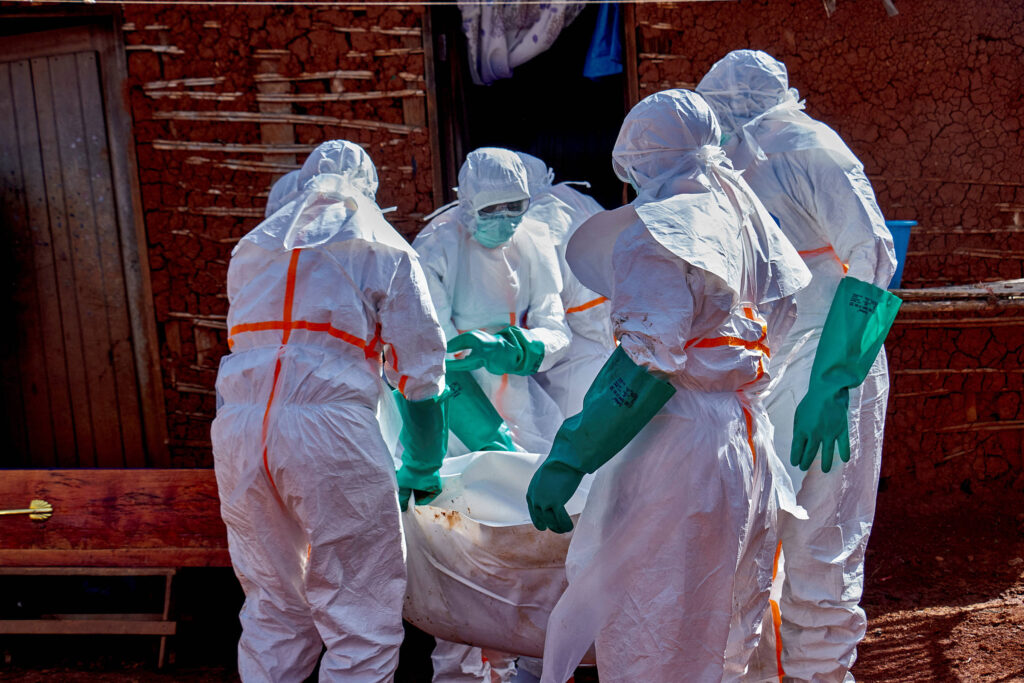 Epidemia de ebola na República Democrática do Congo segue fora de controle, alerta OMS
