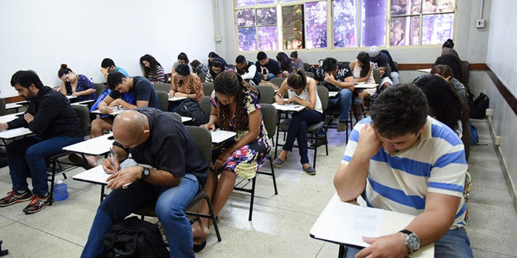 Exame Encceja: saiba como consultar seu local de prova para este domingo